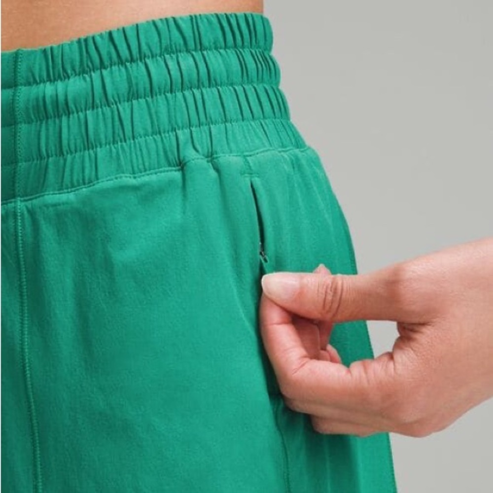 New Lululemon Hotty Hot High-Rise Lined Short 4" Cascadia Green / Size 2 NWT - Picture 7 of 8